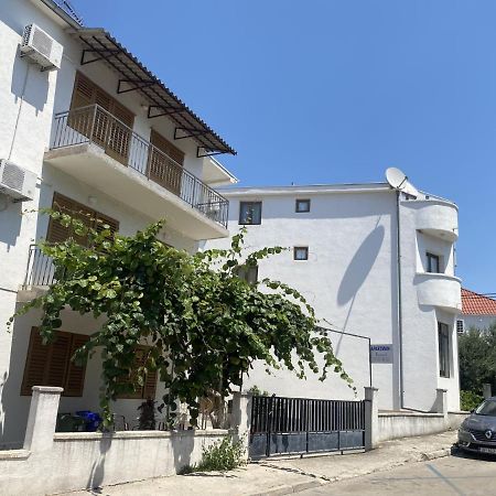 Apartments Gabrijela ビオグラード・ナ・モル エクステリア 写真