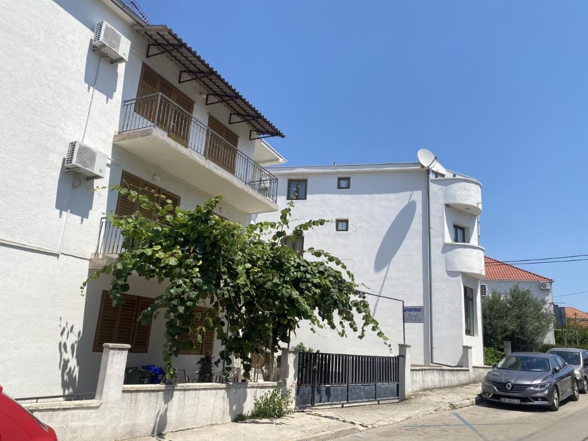Apartments Gabrijela ビオグラード・ナ・モル エクステリア 写真